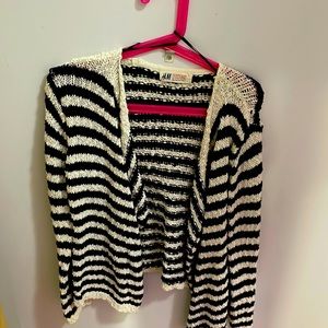Selling a h and m sweater for girls size 8